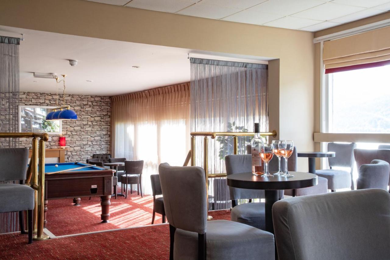 The Caledonian Claymore Hotel アローチャー エクステリア 写真