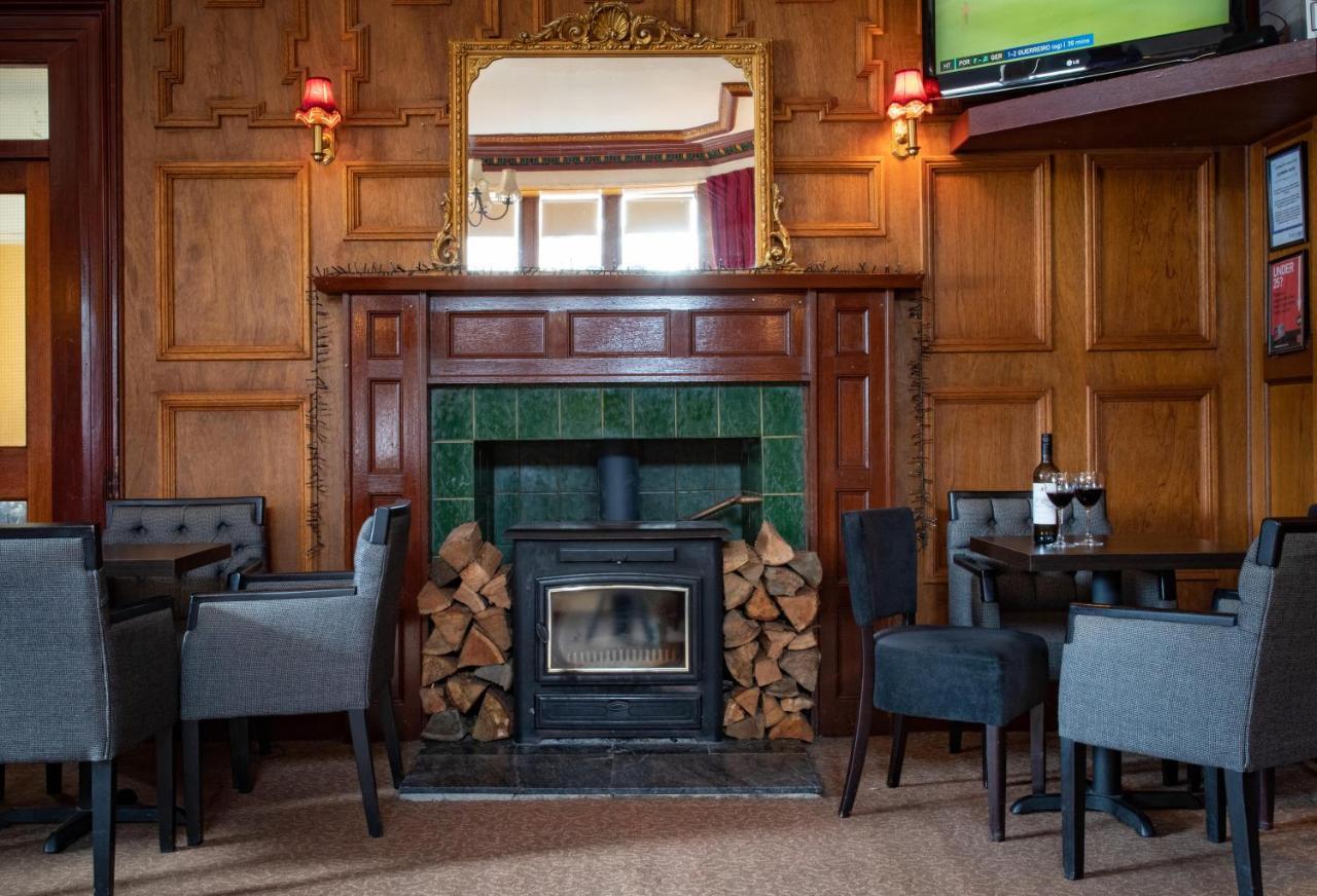 The Caledonian Claymore Hotel アローチャー エクステリア 写真
