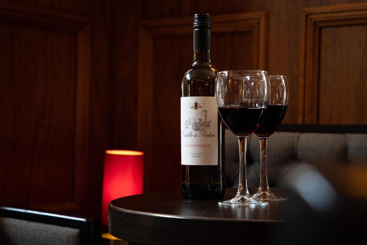 The Caledonian Claymore Hotel アローチャー エクステリア 写真