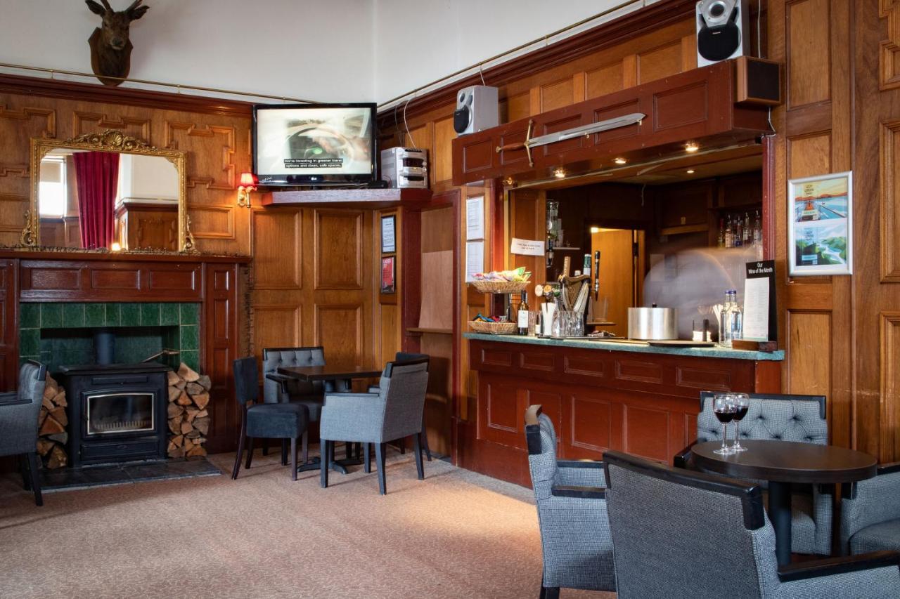 The Caledonian Claymore Hotel アローチャー エクステリア 写真
